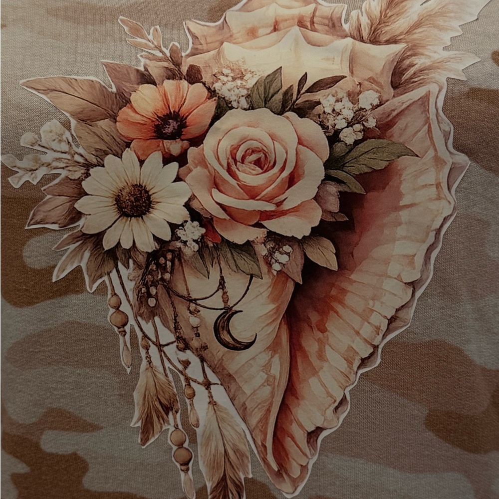 🌵 wBoho Western Conch Floral Tee – Size Large 🌵
✨ One of a Kind Boutique Style ✨